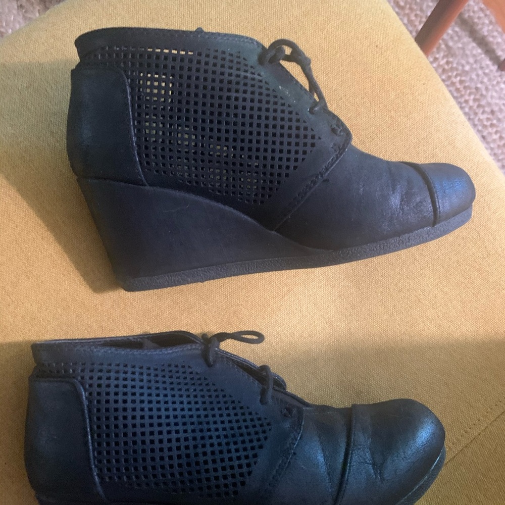 Qupid Black Wedge Booties